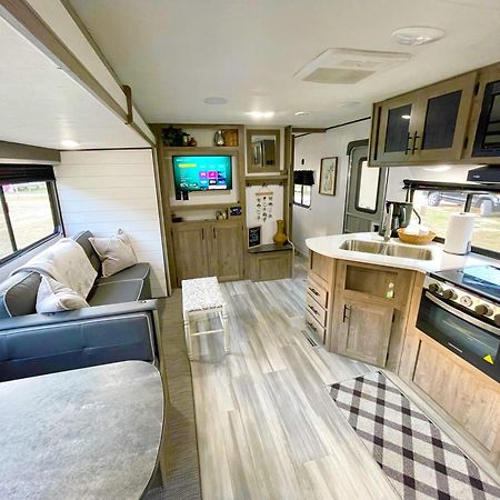 Rv Located On Private Property, Providing Access To The Guadalupe River, Accommodates Up To 5 Guests New Braunfels Bagian luar foto
