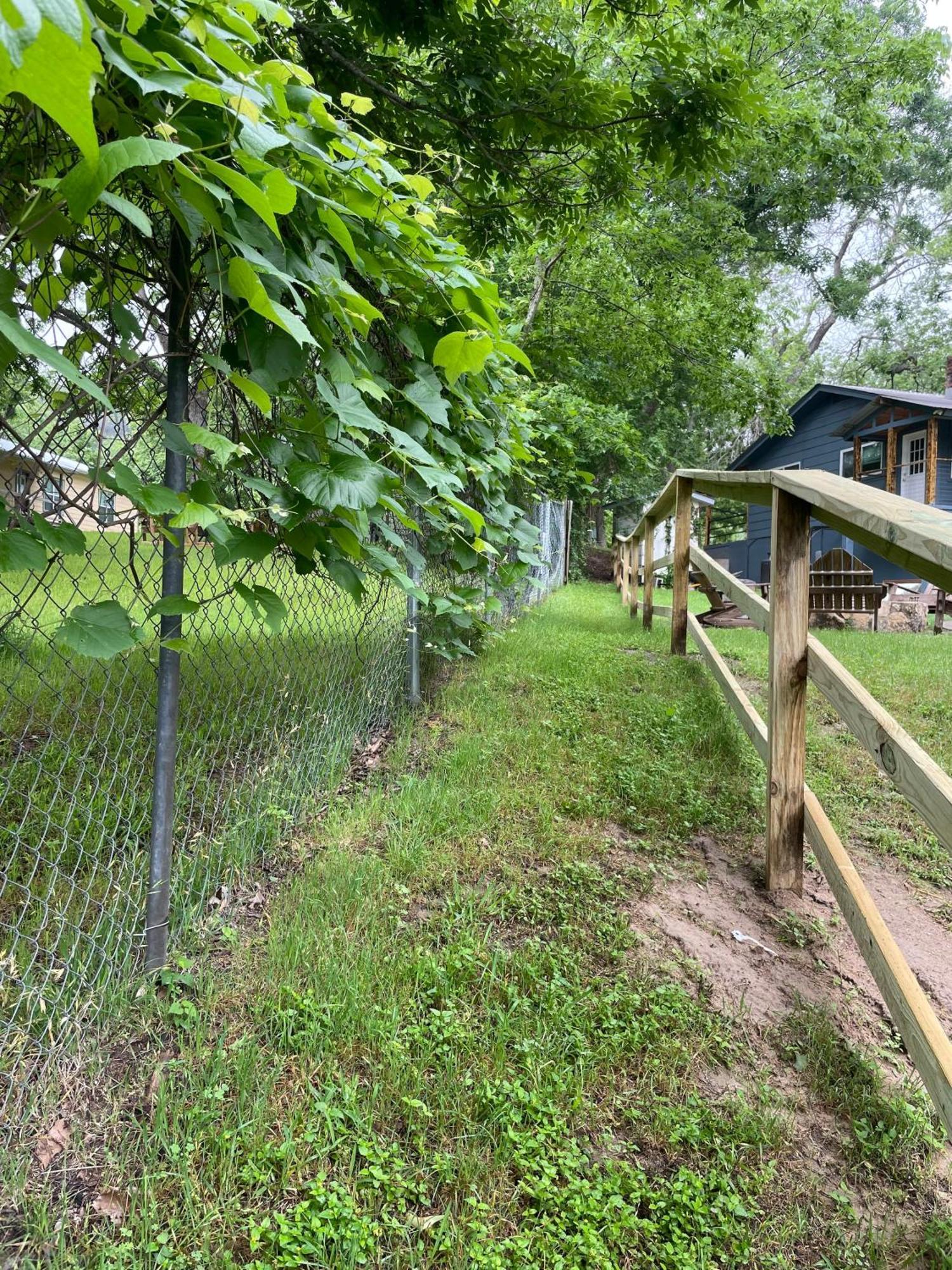 Rv Located On Private Property, Providing Access To The Guadalupe River, Accommodates Up To 5 Guests New Braunfels Bagian luar foto