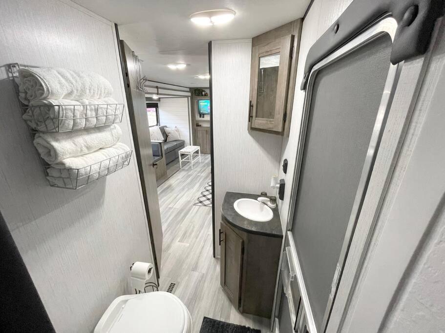 Rv Located On Private Property, Providing Access To The Guadalupe River, Accommodates Up To 5 Guests New Braunfels Bagian luar foto