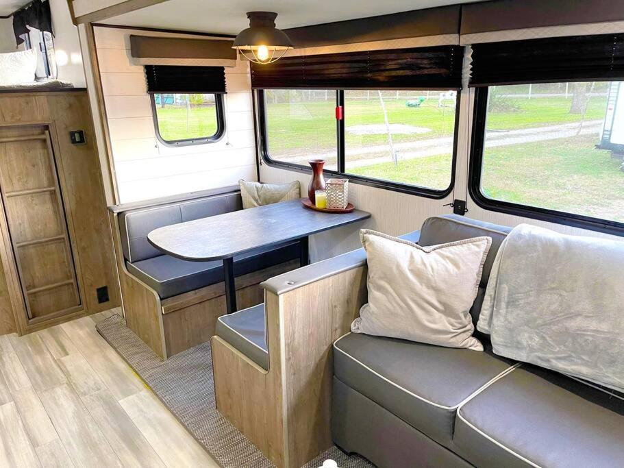 Rv Located On Private Property, Providing Access To The Guadalupe River, Accommodates Up To 5 Guests New Braunfels Bagian luar foto
