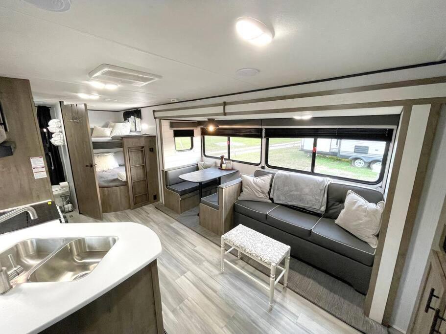 Rv Located On Private Property, Providing Access To The Guadalupe River, Accommodates Up To 5 Guests New Braunfels Bagian luar foto