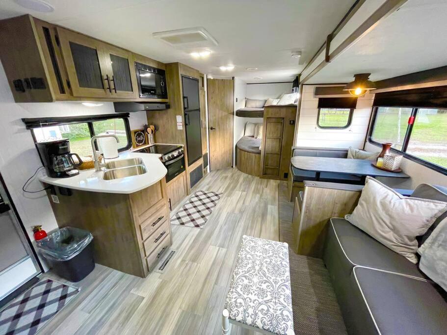 Rv Located On Private Property, Providing Access To The Guadalupe River, Accommodates Up To 5 Guests New Braunfels Bagian luar foto
