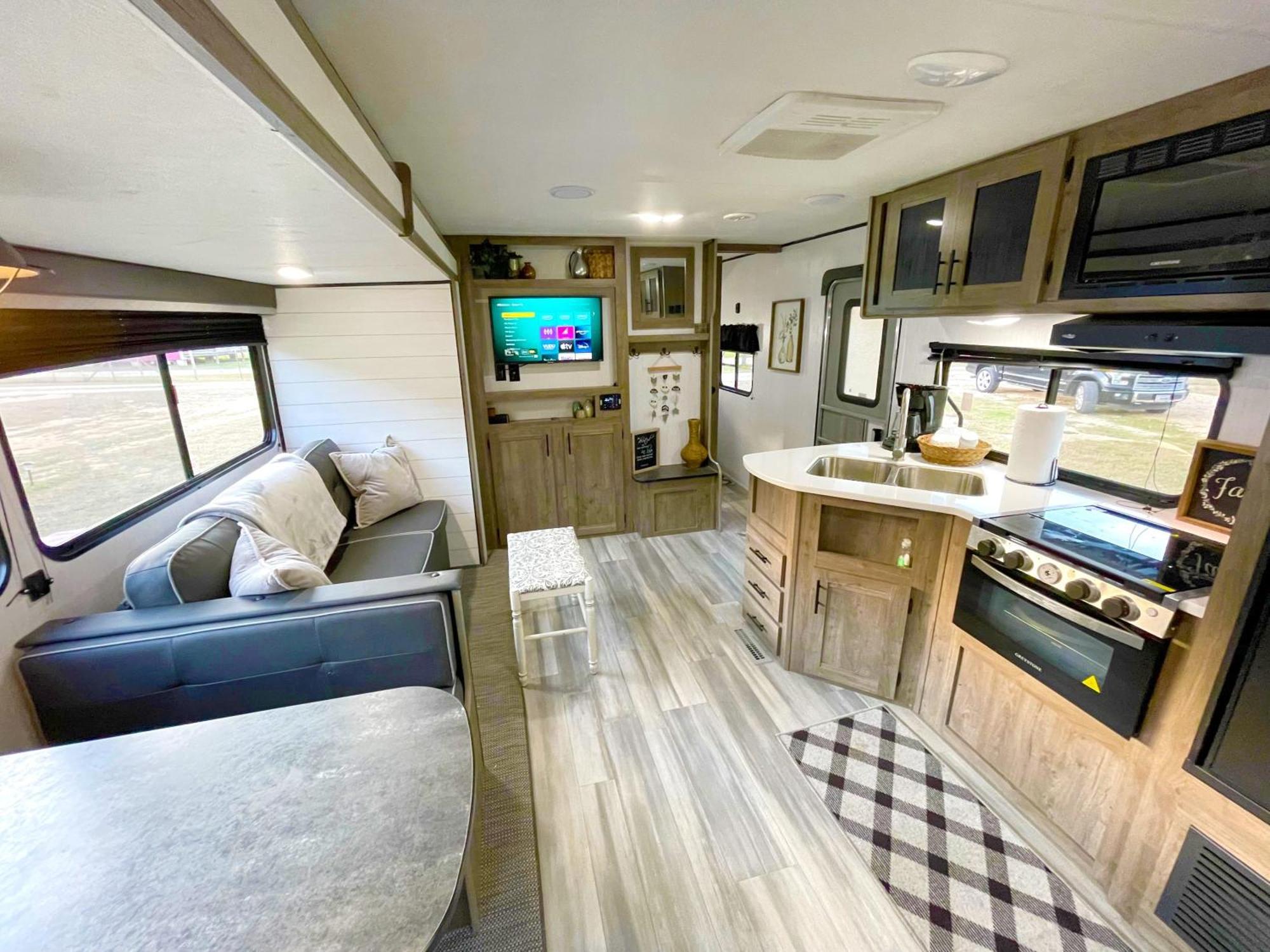 Rv Located On Private Property, Providing Access To The Guadalupe River, Accommodates Up To 5 Guests New Braunfels Bagian luar foto